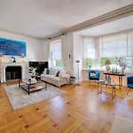 Ref 1821 - Near Center - For Rent *