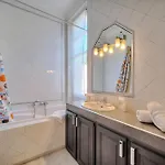 Villa Ref 1821 - Near Center - For Rent Cannes
