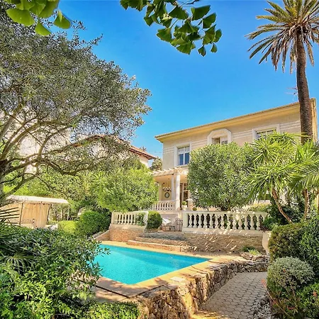 Ref 1821 - Near Center - For Rent *