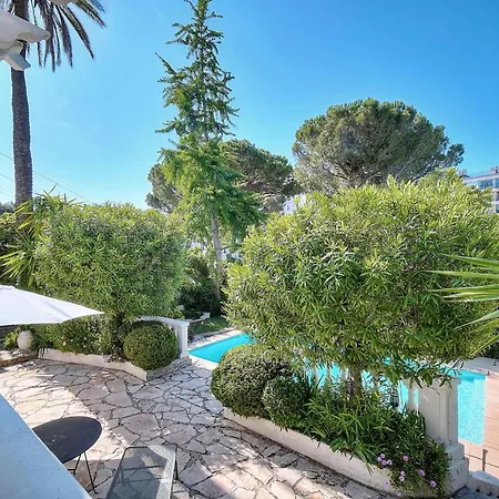 Villa Ref 1821 - Near Center - For Rent Cannes