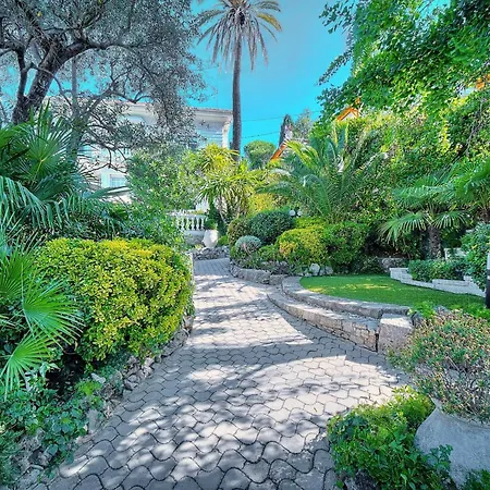 Villa Ref 1821 - Near Center - For Rent