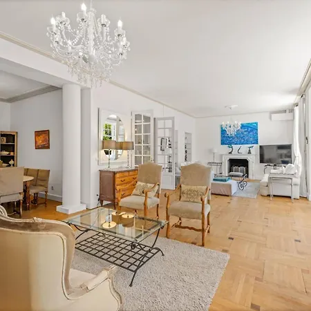 Villa Ref 1821 - Near Center - For Rent *