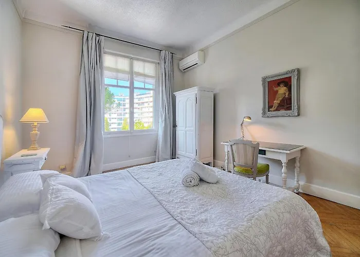 Ref 1821 - Near Center - For Rent *